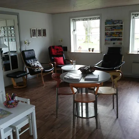 Semesterbostad Krogsogard Holiday House